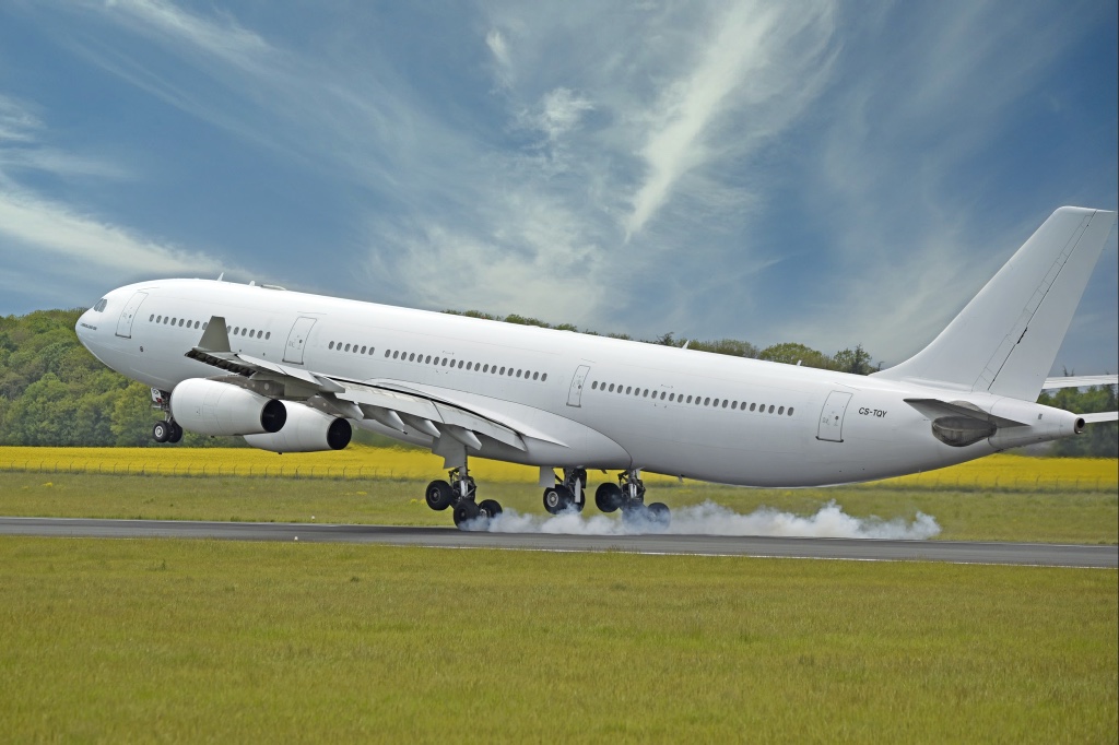 Airbus A340-313 CS-TQY 